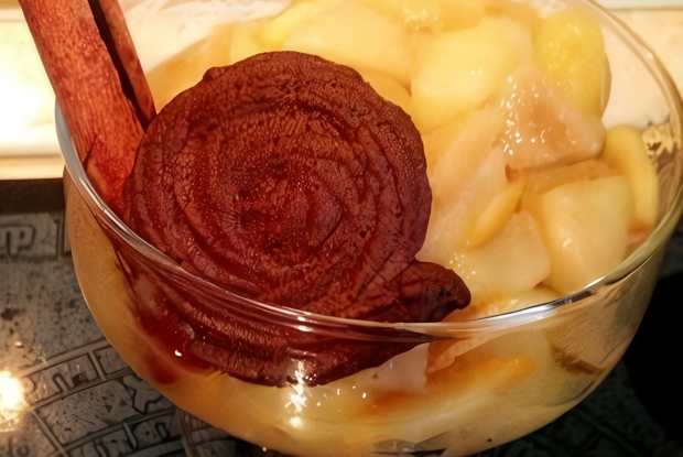 Яблочно-грушевое компоте с апельсинами и шоколадным печеньем