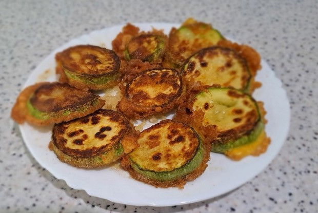 Кабачки в кляре на сковороде