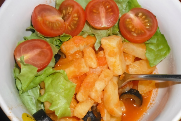 Картофель в томатной пасте с оливками