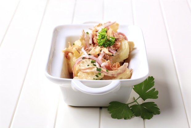 Картофельный салат с яблоками и беконом
