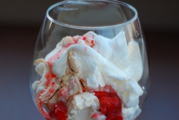 Классический итон месс (Eton mess)