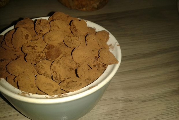 Кофейные зерна в шоколаде с солью