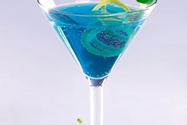Коктейль «Голубая лагуна» с водкой