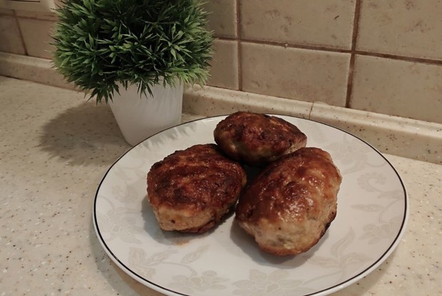 Котлеты с хлебом и куркумой