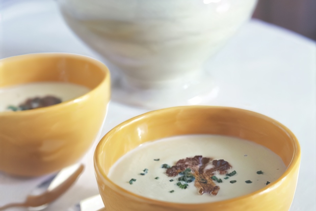 Крем-суп из цветной капусты с лесными грибами и шнитт-луком