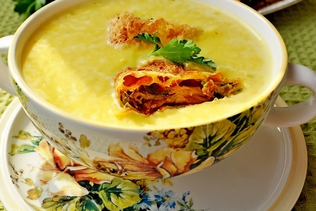 Крем-суп из тыквы с сырными рулетами
