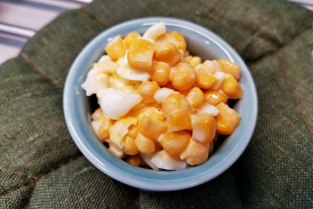 Кукурузный салат с перепелиными яйцами
