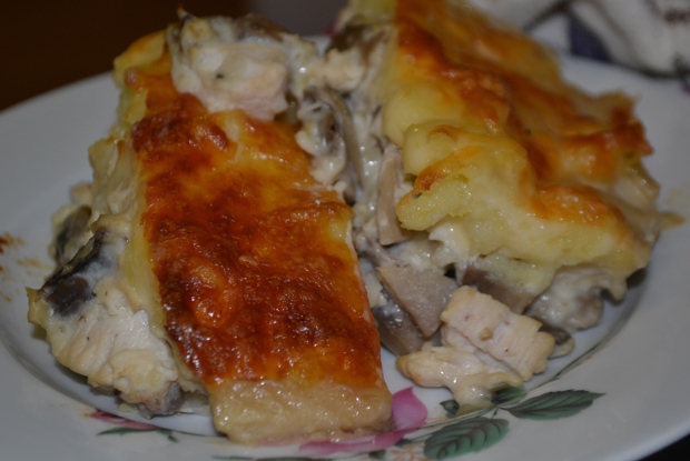 Курица с грибами под картофельной шубой