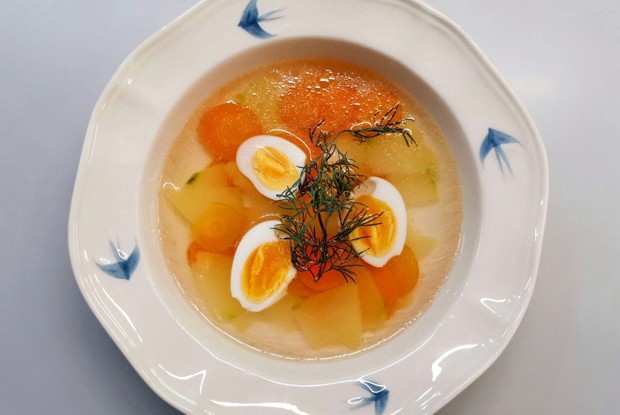 Куриный бульон с яйцом