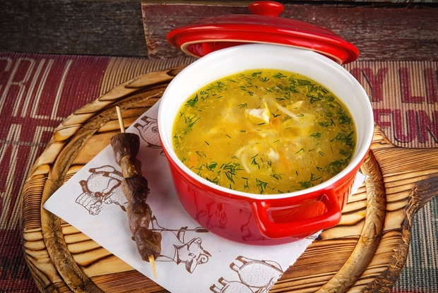Куриный суп с домашней лапшой и потрошками