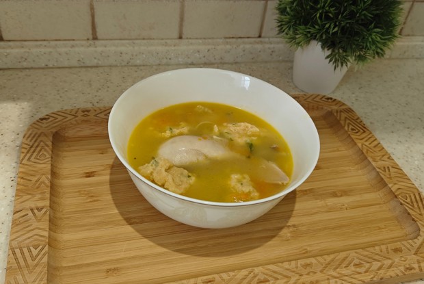 Куриный суп с сырными клецками
