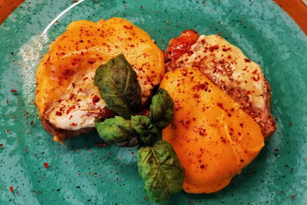 Медальоны из свинины