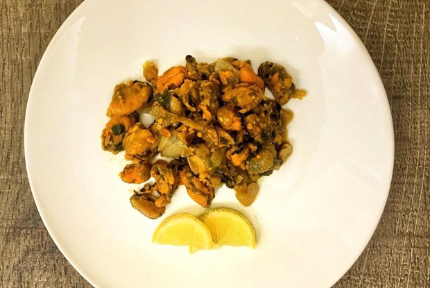 Мидии под сливочно-луковом соусом