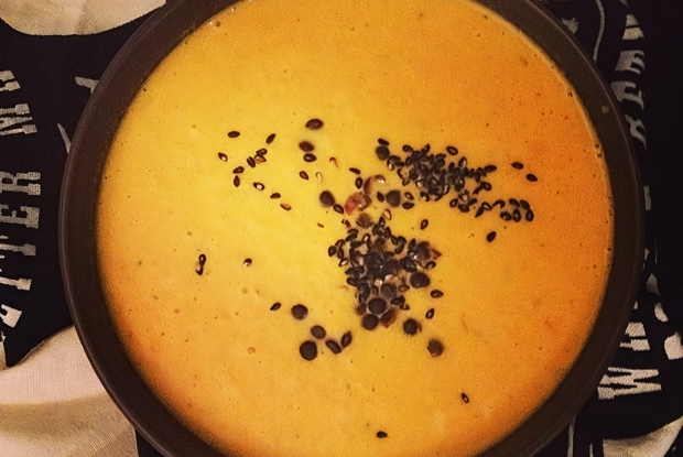 Морковно-кукурузный крем-суп с пряностями