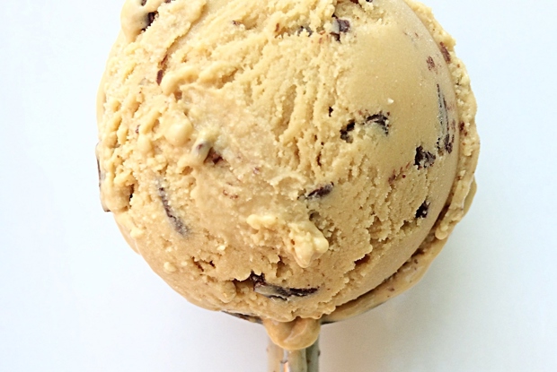 Мороженое с молотым цикорием и горьким шоколадом