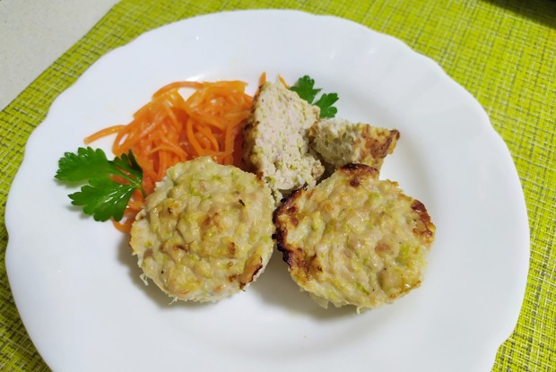 Мясные маффины с кабачком