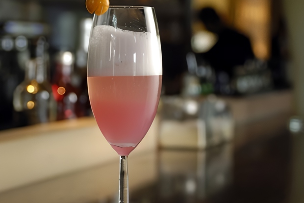 Новогодний коктейль с розовым шампанским