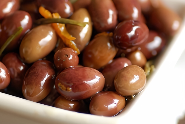 Оливки в остром чесночном масле с чили