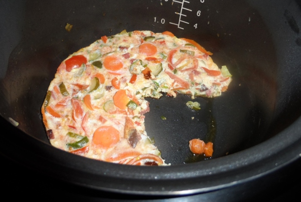 Омлет с овощами и колбасой в мультиварке