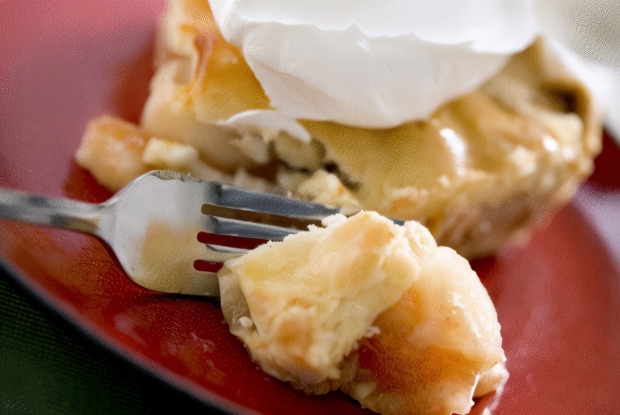 Ореховый пирог с корицей, имбирем и ванильно-сливочным кремом