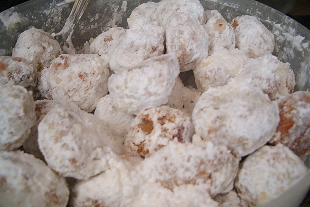Ореховое печенье в сахарной пудре