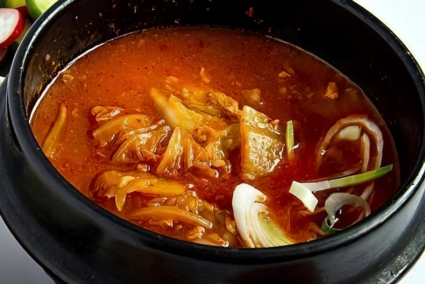 Острый суп из пекинской капусты (Kimchi jjigae)