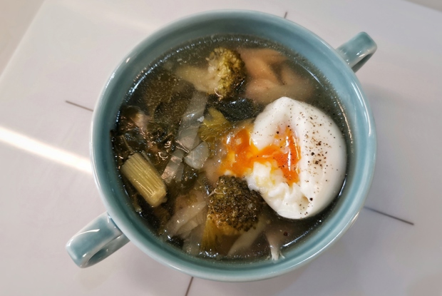 Овощной суп с цыпленком корнишон