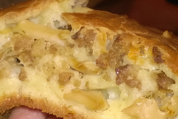 Пирог мясной с грибами на сырном тесте