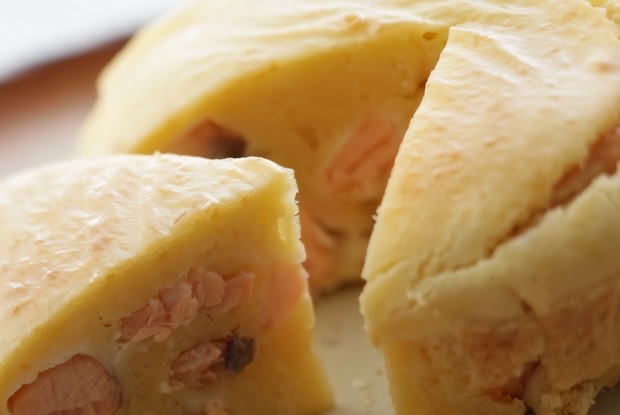 Пирог с форелью и твердым сыром