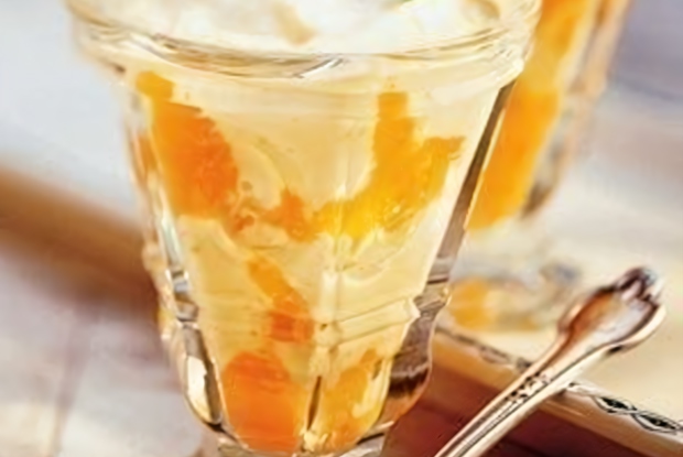 Простой десерт из йогурта и мандаринов