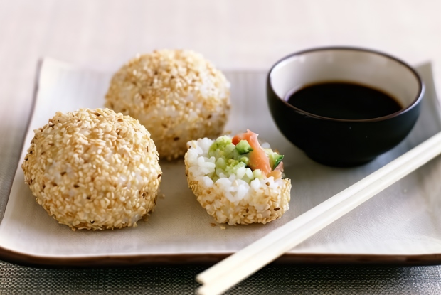 Рисовые шарики с начинкой «Японские рафаэлло»