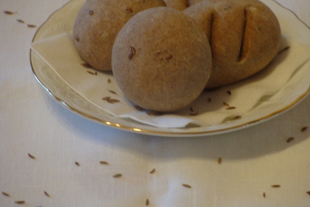 Ржаные булочки с зирой и базиликом