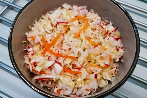 Салат из квашеной капусты