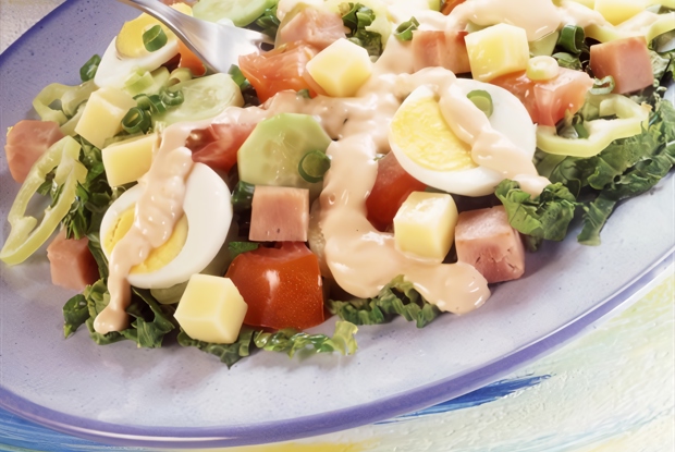 Салат из овощей и яиц