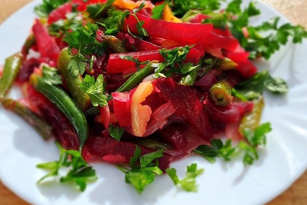 Салат из свеклы со спаржевой фасолью
