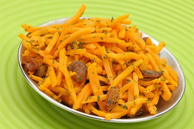 Салат из жареной моркови с апельсинами и корицей