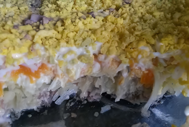 Салат «Мимоза» с картошкой и рыбными консервами