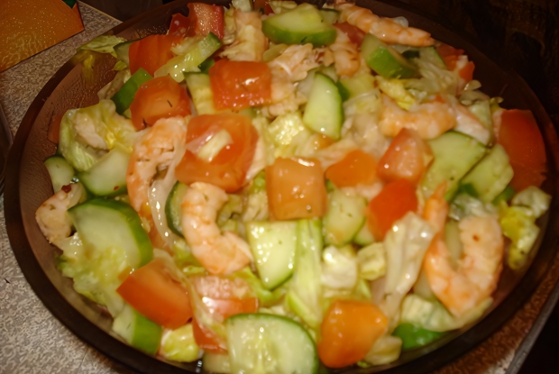 Салат овощной с креветками