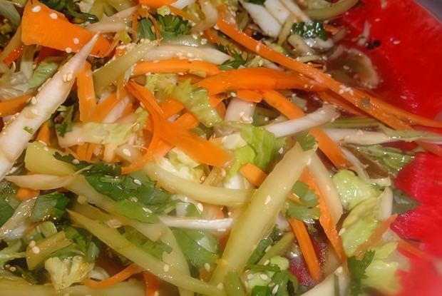 Салат овощной микс с азиатской заправкой
