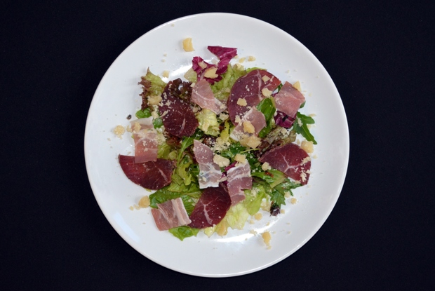 Салат с мясом дикого кабана и панчеттой (Gusto d'Italia)
