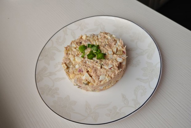 Салат с тунцом