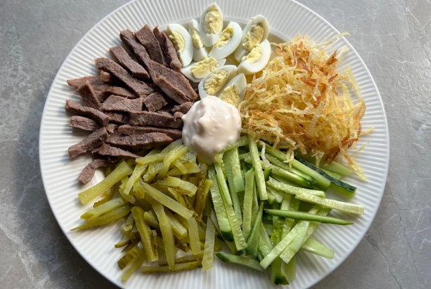 Салат с языком и картофелем пай