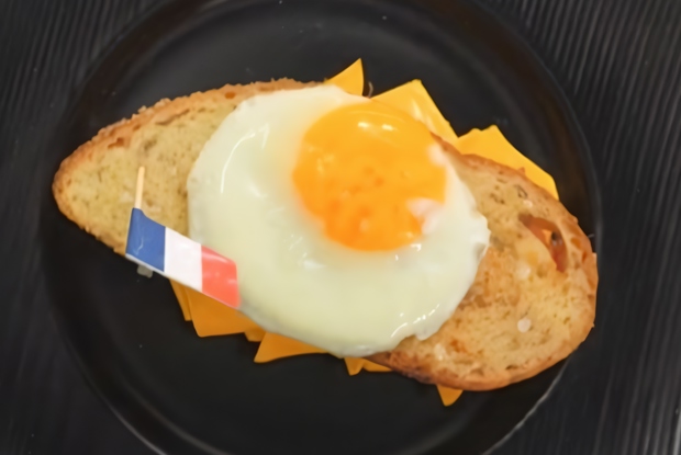 Сэндвич крок-мадам с горчицей