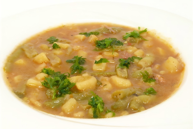 Щавелевый суп с белой фасолью