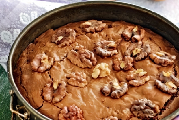 Шоколадный пирог с грецкими орехами