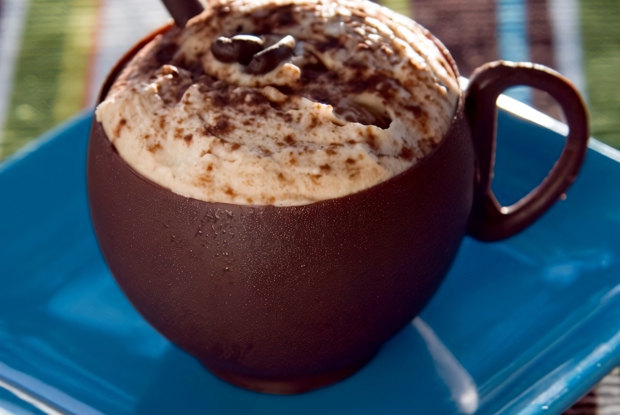 Шоколадный пудинг с кофейными сливками