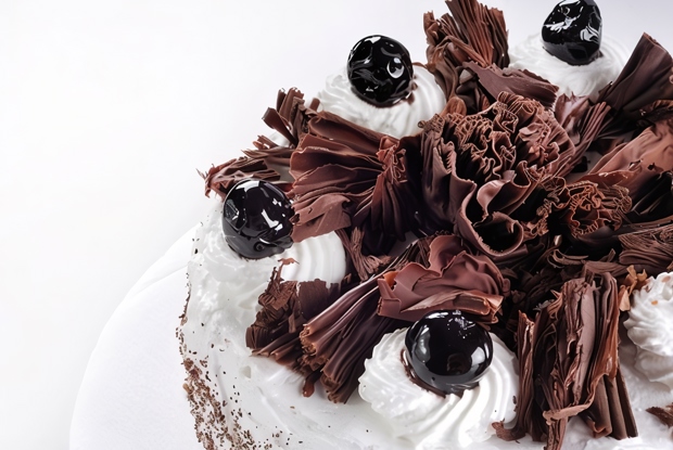 Шоколадный торт с нугой