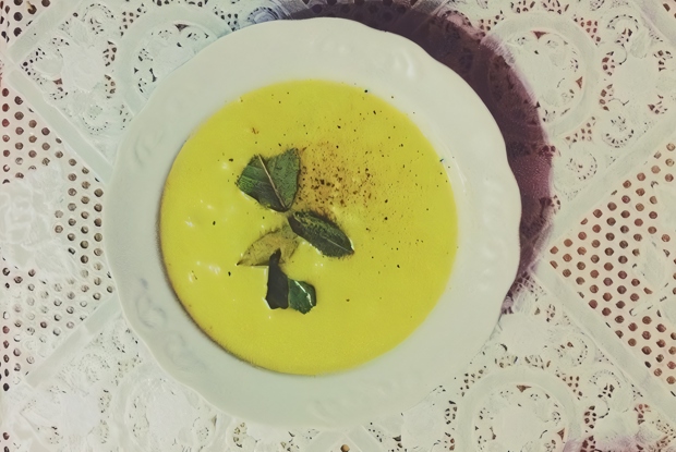 Сырный суп-пюре с черносливом и цветной капустой