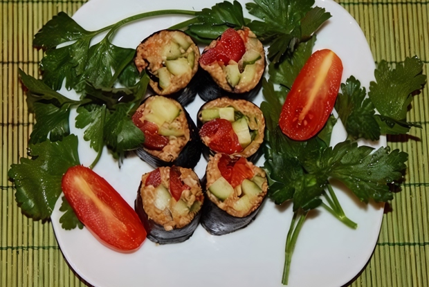 Сыроедческие роллы с семечками и авокадо