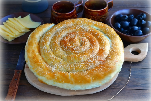 Слоеный пирог по-деревенски с фасолью и сыром